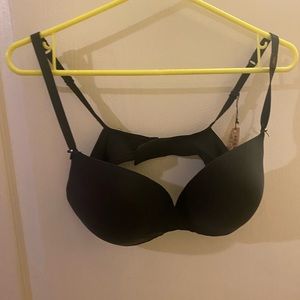 VS Victoria’s Secret Black Plunge twist bra NWT 38B